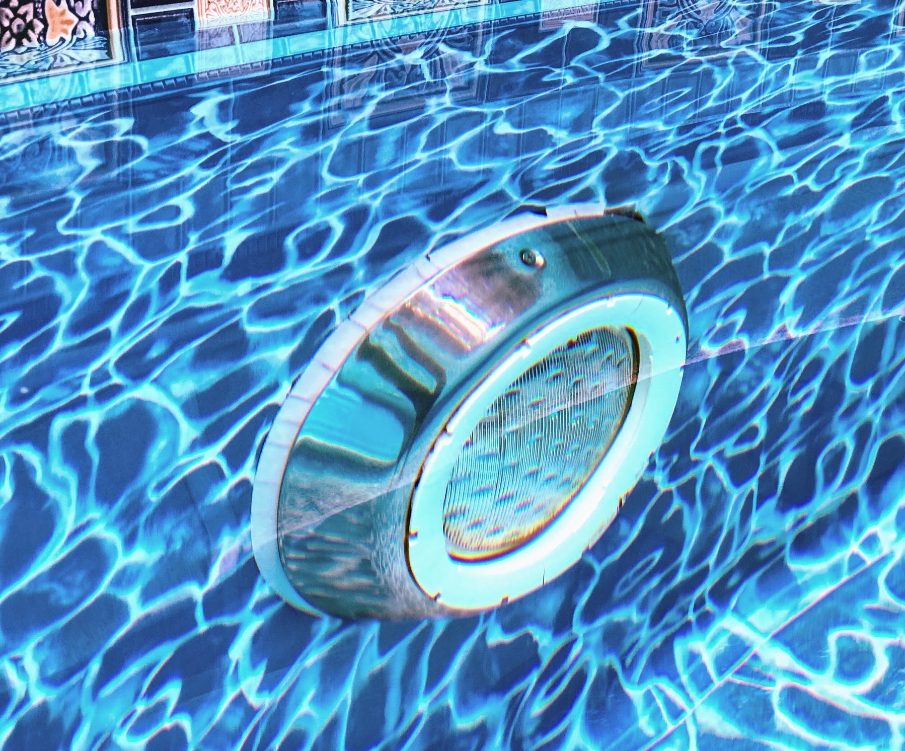 Underwater Pool Lights - Incandescent, LED and Solar Option
